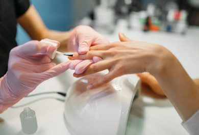 Как выбрать материалы для маникюра, чтобы покрытие держалось дольше