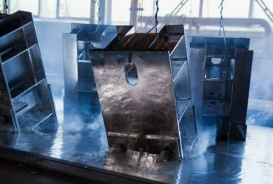 Горячее цинкование или гальваника: что эффективнее в 2025 году