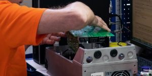 Когда ремонт электроники выгоднее замены: разбираем реальные кейсы с производств