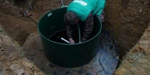 Неприятный запах из септика на участке: причины появления и способы устранения